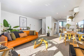 Luxury APT 2BR w Balcony Parkside Central City